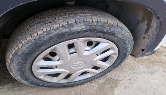 2022 Maruti Vitara Brezza LXI, Petrol, Manual, 43,259 km, tyre