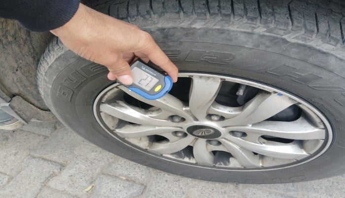 2021 Mahindra XUV500 W9, Diesel, Manual, 1,23,405 km, tyre