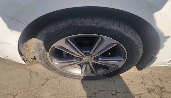 2017 Hyundai Verna 1.6 VTVT SX O, Petrol, Manual, 79,346 km, tyre