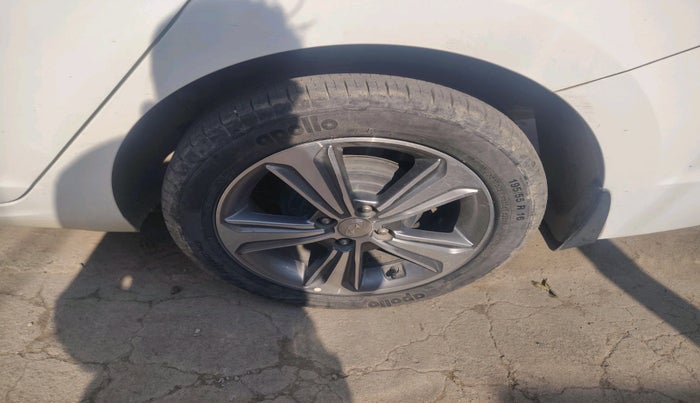 2017 Hyundai Verna 1.6 VTVT SX O, Petrol, Manual, 79,346 km, tyre