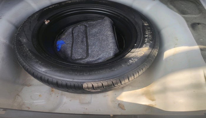 2017 Hyundai Verna 1.6 VTVT SX O, Petrol, Manual, 79,346 km, tyre