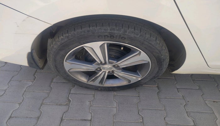 2017 Hyundai Verna 1.6 VTVT SX O, Petrol, Manual, 79,346 km, tyre