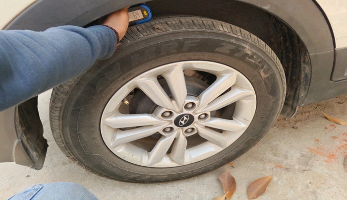 2015 Hyundai Creta SX PLUS 1.6 PETROL, Petrol, Manual, 1,00,773 km, tyre