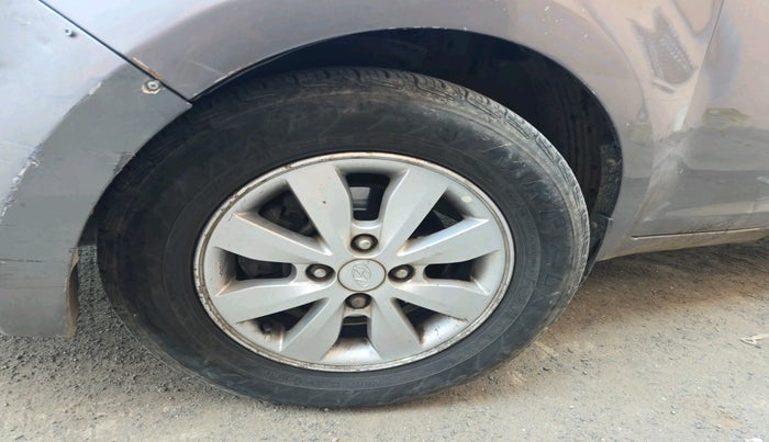 2013 Hyundai i20 SPORTZ 1.2, Petrol, Manual, 1,04,513 km, tyre