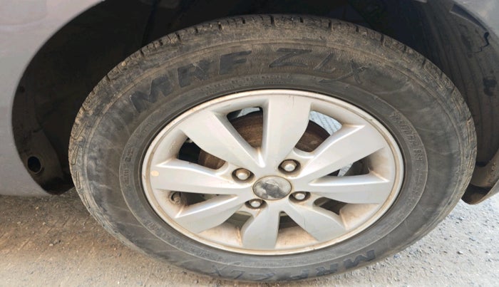 2013 Hyundai i20 SPORTZ 1.2, Petrol, Manual, 1,04,513 km, tyre