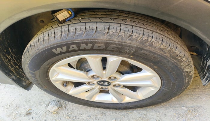 2016 Hyundai Creta SX PLUS 1.6 PETROL, Petrol, Manual, 1,50,000 km, tyre