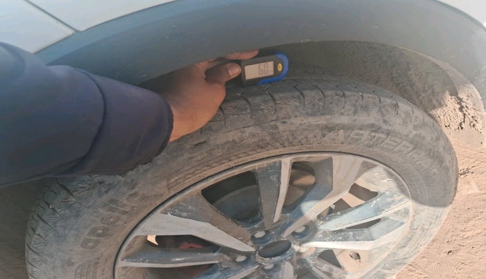 2022 Mahindra XUV300 W6 1.5 Sunroof Diesel, Diesel, Manual, 94,000 km, tyre