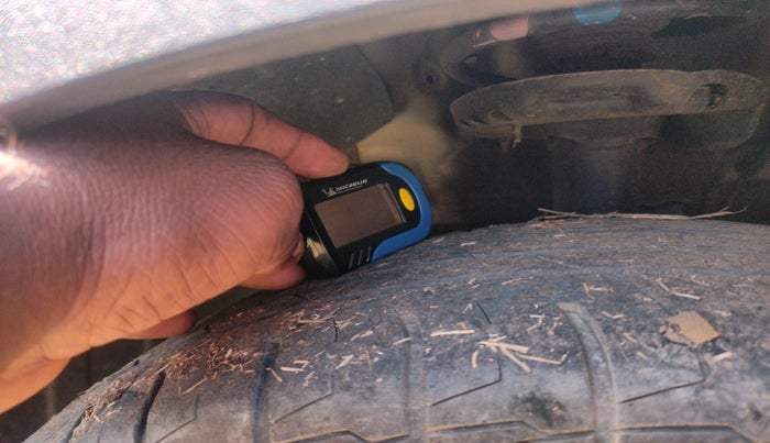 2024 KIA CARENS Prestige (O) 1.5 Petrol 7 STR, Petrol, Manual, 14,701 km, tyre