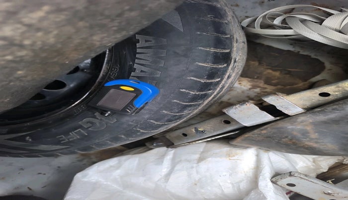 2015 Hyundai Xcent BASE 1.1, Diesel, Manual, 76,703 km, tyre