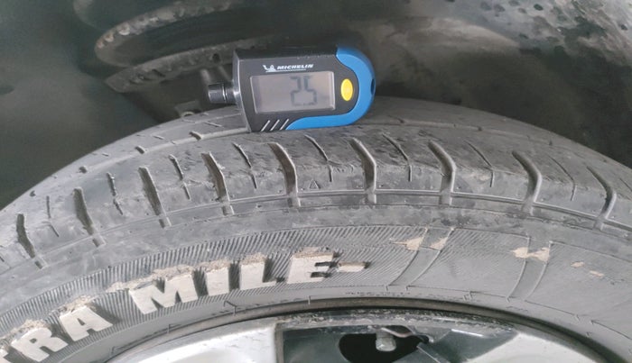 2011 Skoda Fabia ACTIVE 1.2 TDI, Diesel, Manual, 1,55,093 km, tyre