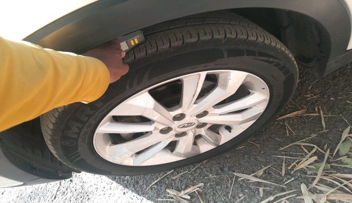 2021 Mahindra XUV300 W8 1.2 PETROL, Petrol, Manual, 99,154 km, tyre