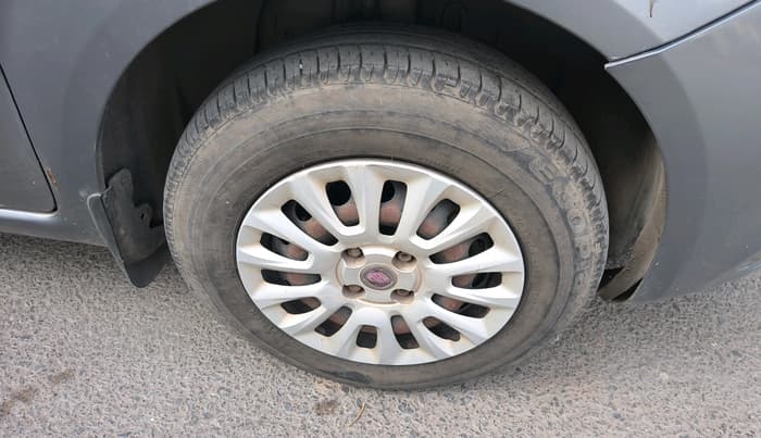 2014 Fiat Punto EVO DYNAMIC 1.3 MULTIJET, Diesel, Manual, 2,02,288 km, tyre