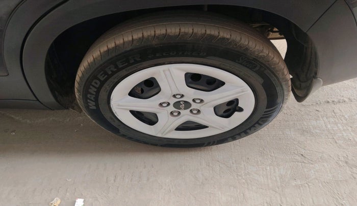 2025 KIA SELTOS HTE (O)1.5 Petrol MT, Petrol, Manual, 19,305 km, tyre