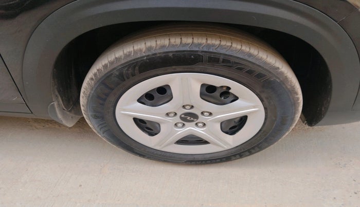 2025 KIA SELTOS HTE (O)1.5 Petrol MT, Petrol, Manual, 19,305 km, tyre