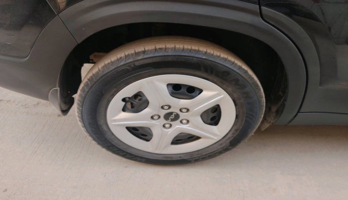 2025 KIA SELTOS HTE (O)1.5 Petrol MT, Petrol, Manual, 19,305 km, tyre