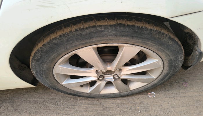 2013 Hyundai Verna FLUIDIC 1.6 CRDI SX, Diesel, Manual, 1,02,146 km, tyre