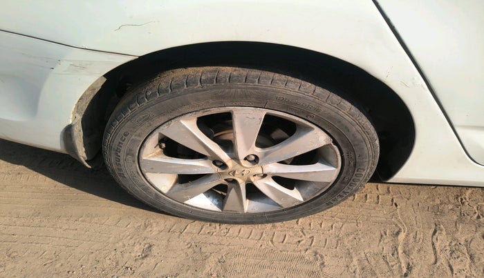 2013 Hyundai Verna FLUIDIC 1.6 CRDI SX, Diesel, Manual, 1,02,146 km, tyre