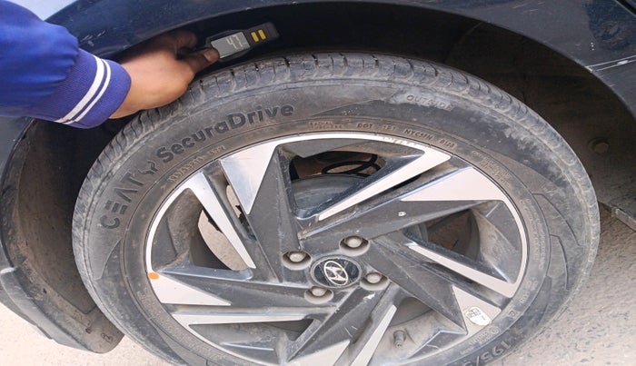 2023 Hyundai NEW I20 ASTA 1.2 MT, Petrol, Manual, 31,792 km, tyre