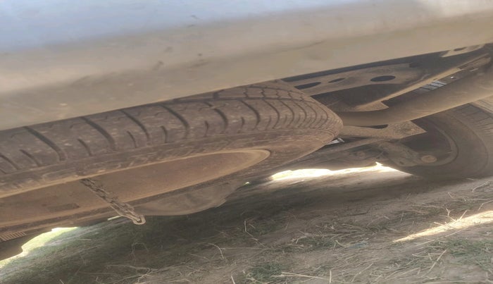 2015 Toyota Innova 2.5 VX 8 STR, Diesel, Manual, 1,27,191 km, tyre