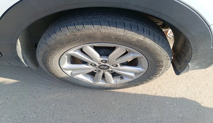 2015 Hyundai Creta SX PLUS AT 1.6 DIESEL, Diesel, Automatic, 78,221 km, tyre