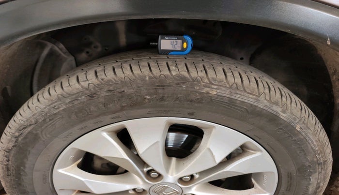 2015 Honda CRV 2.4 AWD AT, Petrol, Automatic, 1,38,405 km, tyre