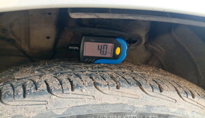 2021 Maruti Swift VXI, Petrol, Manual, 1,09,847 km, tyre