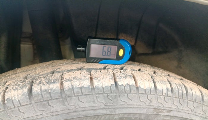 2021 Maruti Swift VXI, Petrol, Manual, 1,09,847 km, tyre