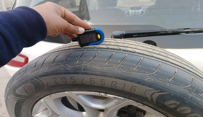 2016 Ford Ecosport TITANIUM 1.5L DIESEL, Diesel, Manual, 2,88,625 km, tyre