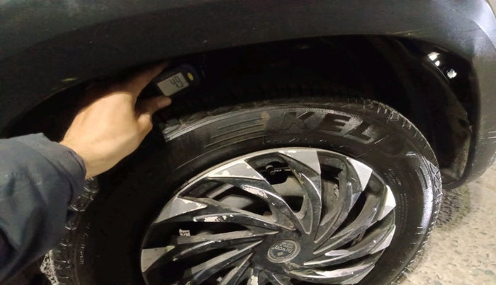 2017 Renault Kwid RXT 1.0, Petrol, Manual, 52,951 km, tyre