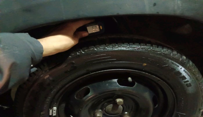 2017 Renault Kwid RXT 1.0, Petrol, Manual, 52,951 km, tyre