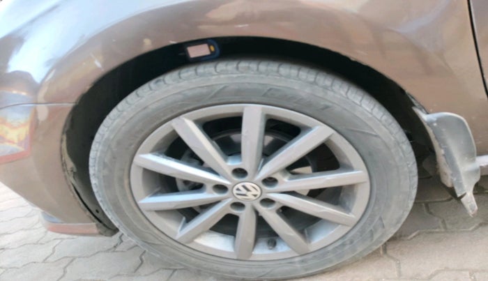 2018 Volkswagen Ameo HIGHLINE PLUS 1.0L 16 ALLOY, Petrol, Manual, 1,28,374 km, tyre