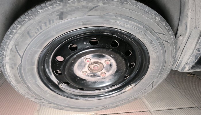 2015 Maruti Swift VXI, Petrol, Manual, 96,035 km, tyre