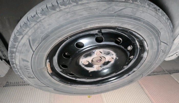 2015 Maruti Swift VXI, Petrol, Manual, 96,035 km, tyre