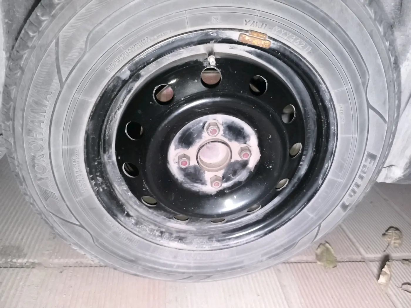 2015 Maruti Swift VXI, Petrol, Manual, 96,035 km, tyre