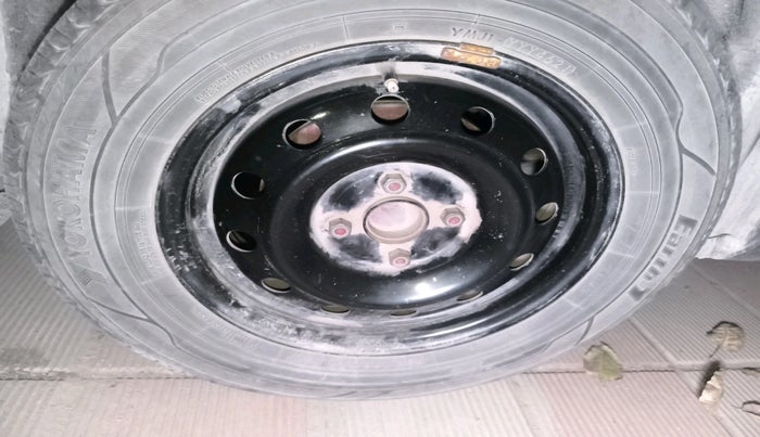 2015 Maruti Swift VXI, Petrol, Manual, 96,035 km, tyre