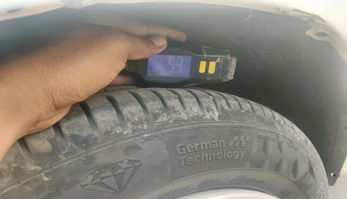 2012 Mahindra Verito 1.5 D6, Diesel, Manual, 2,53,442 km, tyre