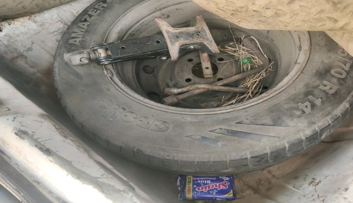 2012 Mahindra Verito 1.5 D6, Diesel, Manual, 2,53,442 km, tyre