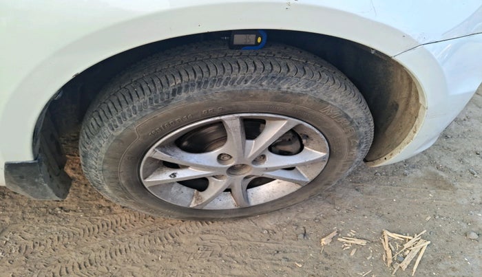 2015 Maruti Swift VDI, Diesel, Manual, 1,21,805 km, tyre