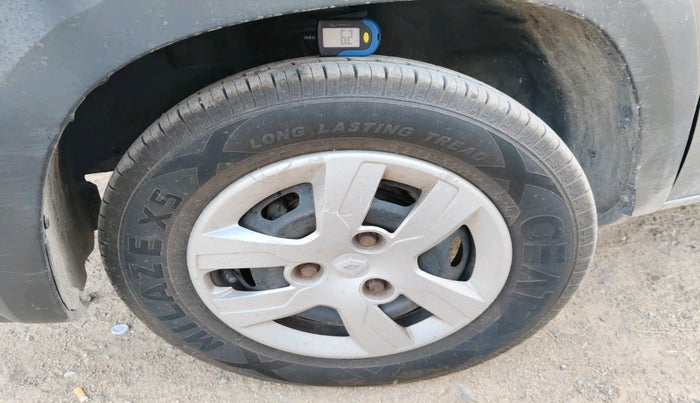 2017 Renault Kwid RXT 1.0, Petrol, Manual, 66,866 km, tyre