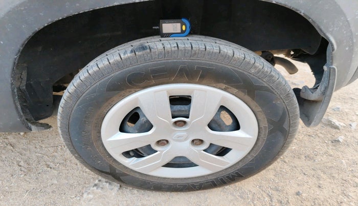 2017 Renault Kwid RXT 1.0, Petrol, Manual, 66,866 km, tyre