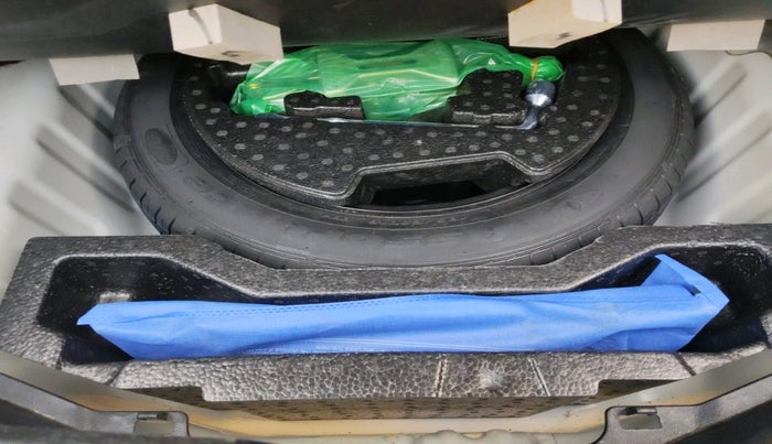 2021 Maruti Ciaz ZETA 1.5 SHVS MT PETROL, Petrol, Manual, 17,093 km, tyre