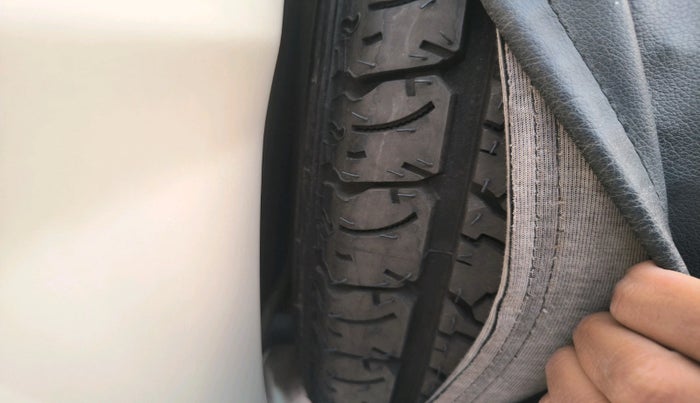 2017 Mahindra TUV300 T6 PLUS AMT, Diesel, Automatic, 23,373 km, tyre