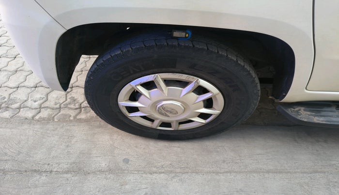 2017 Mahindra TUV300 T6 PLUS AMT, Diesel, Automatic, 23,373 km, tyre