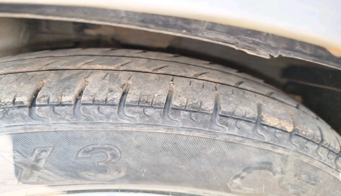 2014 Hyundai i10 SPORTZ 1.1, Petrol, Manual, 1,12,838 km, tyre