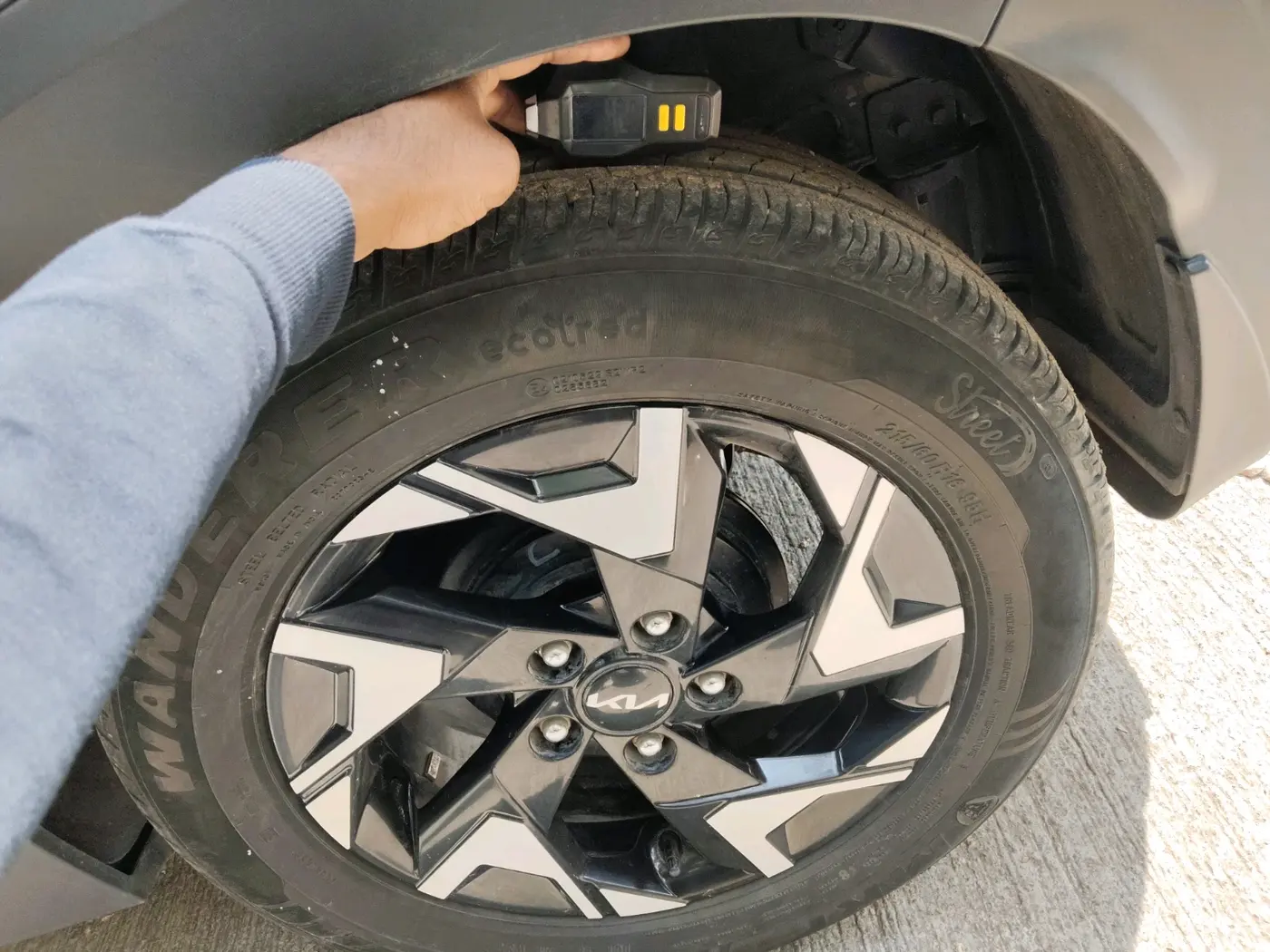 2023 KIA SONET X LINE 1.5 AT, Diesel, Automatic, 24,537 km, tyre