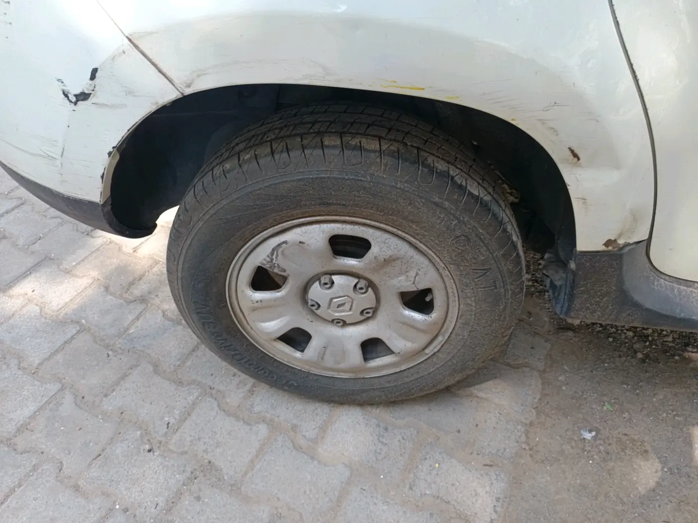 2013 Renault Duster RXE PETROL, CNG, Manual, 68,790 km, tyre