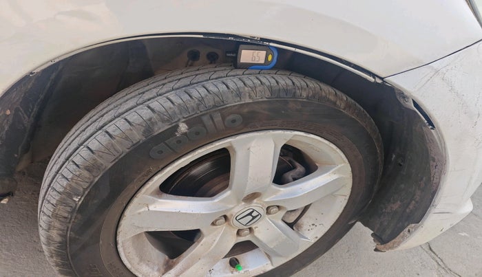 2011 Honda Jazz 1.2L I-VTEC BASE, Petrol, Manual, 1,01,028 km, tyre