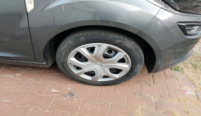 2022 Tata ALTROZ XM PLUS PETROL, Petrol, Manual, 55,650 km, tyre