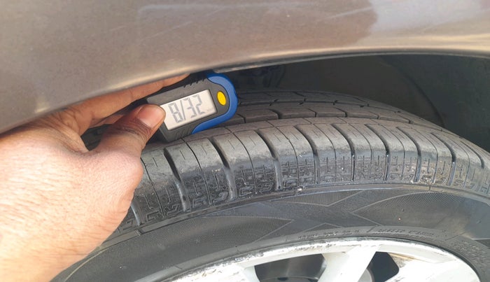 2016 Volkswagen Ameo HIGHLINE1.5L, Diesel, Manual, 1,40,424 km, tyre