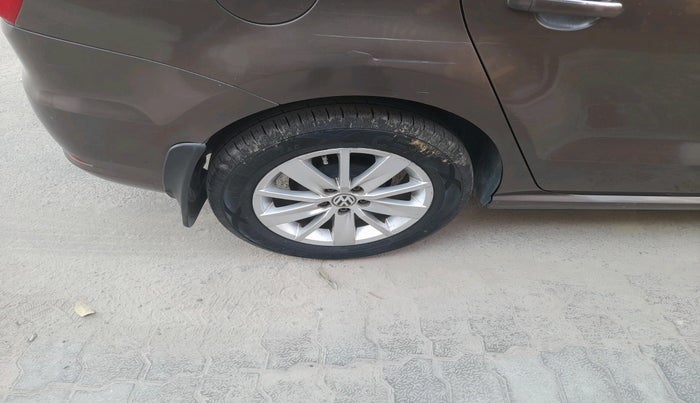 2016 Volkswagen Ameo HIGHLINE1.5L, Diesel, Manual, 1,40,424 km, tyre